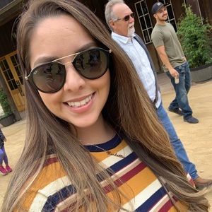 Meet your Posher, Lina